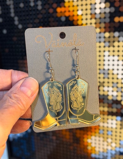 Korvakoru, bootsit, peiliakryyli